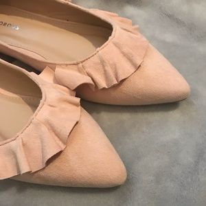 Ruffle pink pale flats